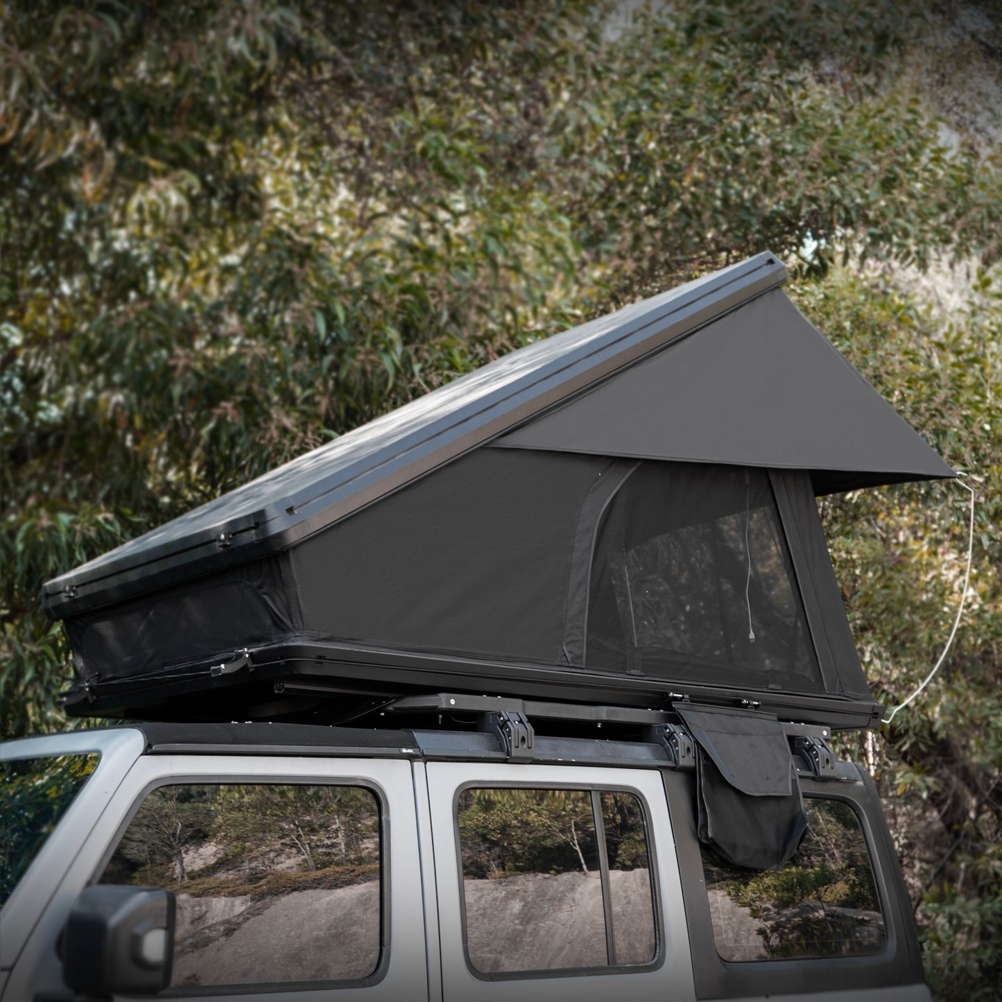 Roof Top Hardshell Tent - For 2-3 People With Ladder