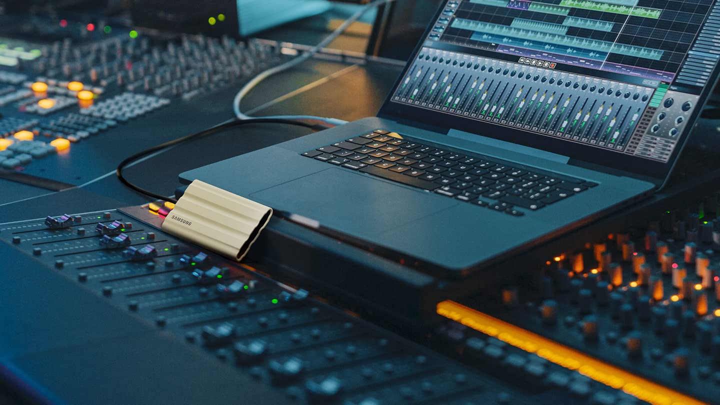 SAMSUNG T7 Shield 2TB, Portable SSD, up-to 1050MB/s, USB 3.2 Gen2, Rugged,IP65 Water & Dust Resistant, for Photographers, Content Creators and Gaming, Extenal Solid State Drive (MU-PE2T0S/AM), Black